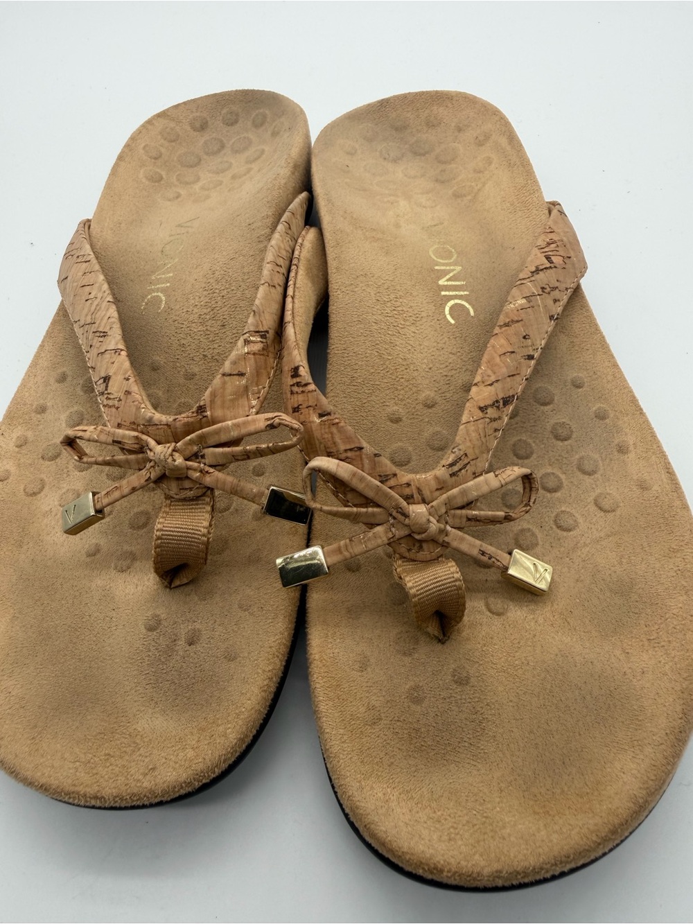Vionic Women's Tan Bow Thong Sandals with Gold Accents